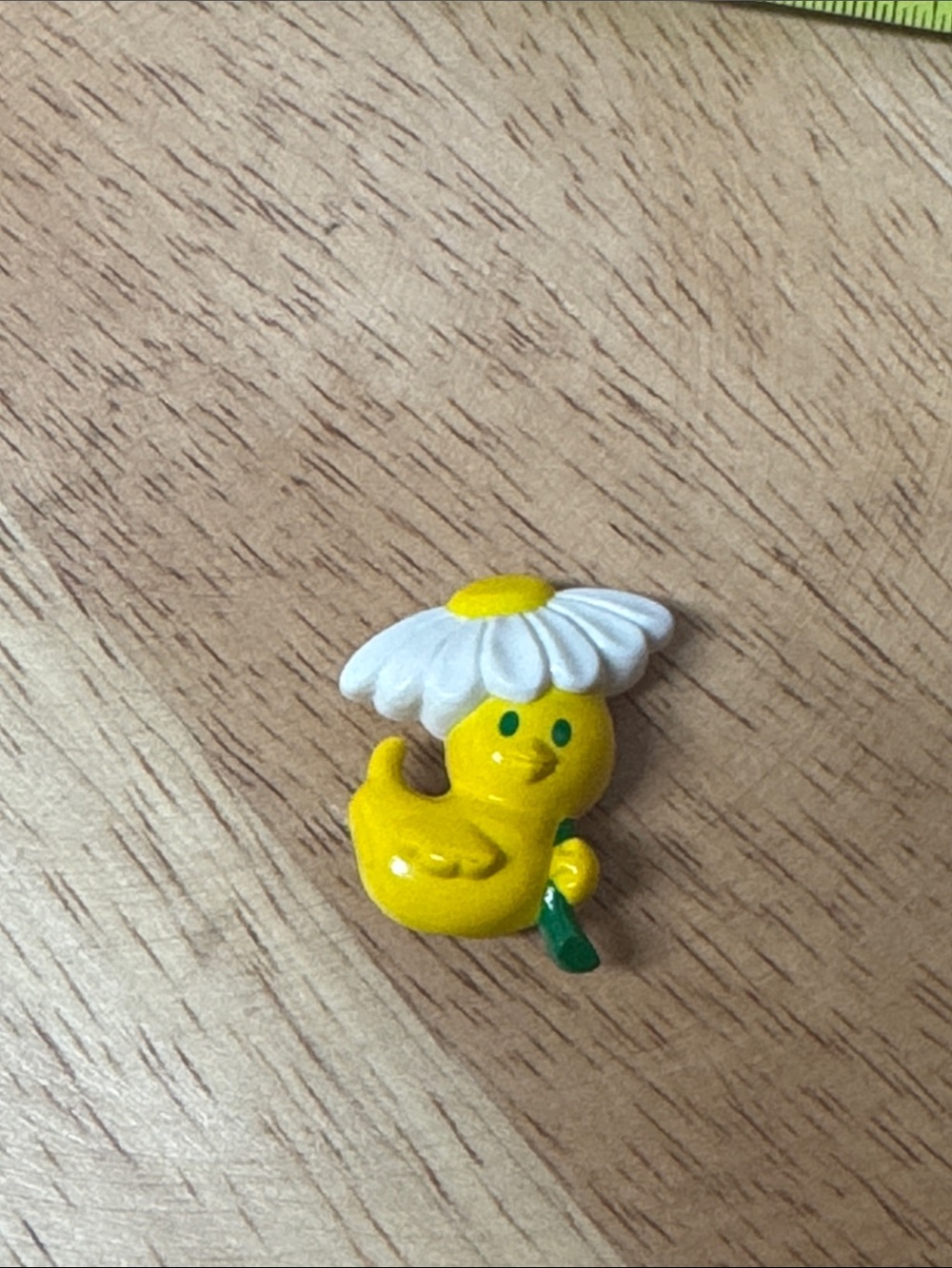 vintage 1992 Avon Easter duck brooch